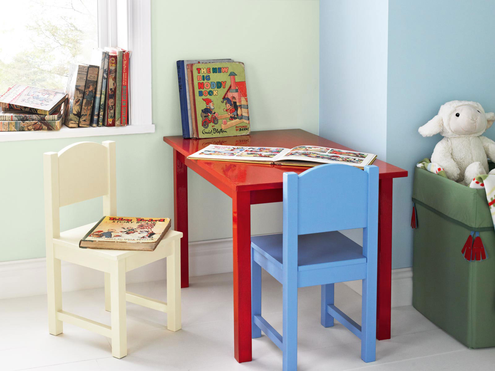 Speel met kleur in de babykamer painttrade