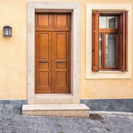 Portes, châssis, corniches